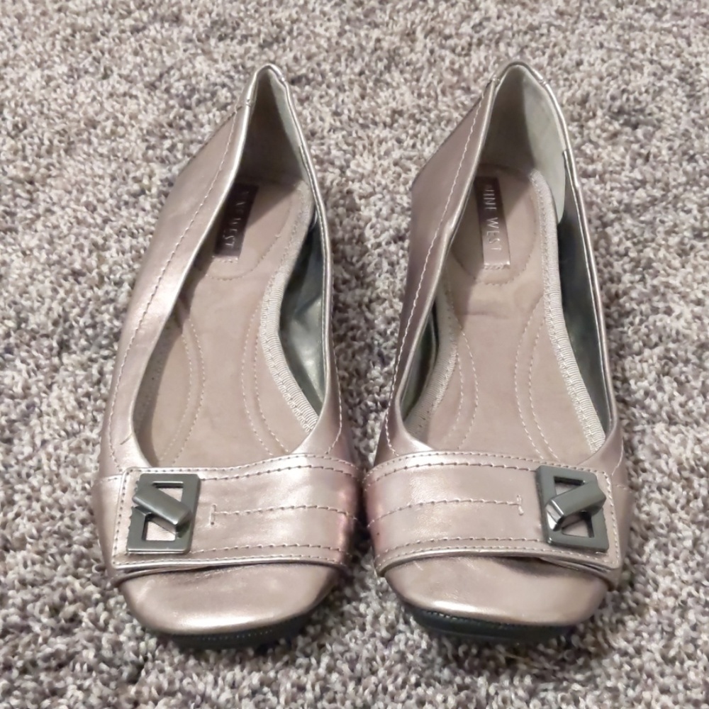 Nine West pewter ballet flat 6.5m